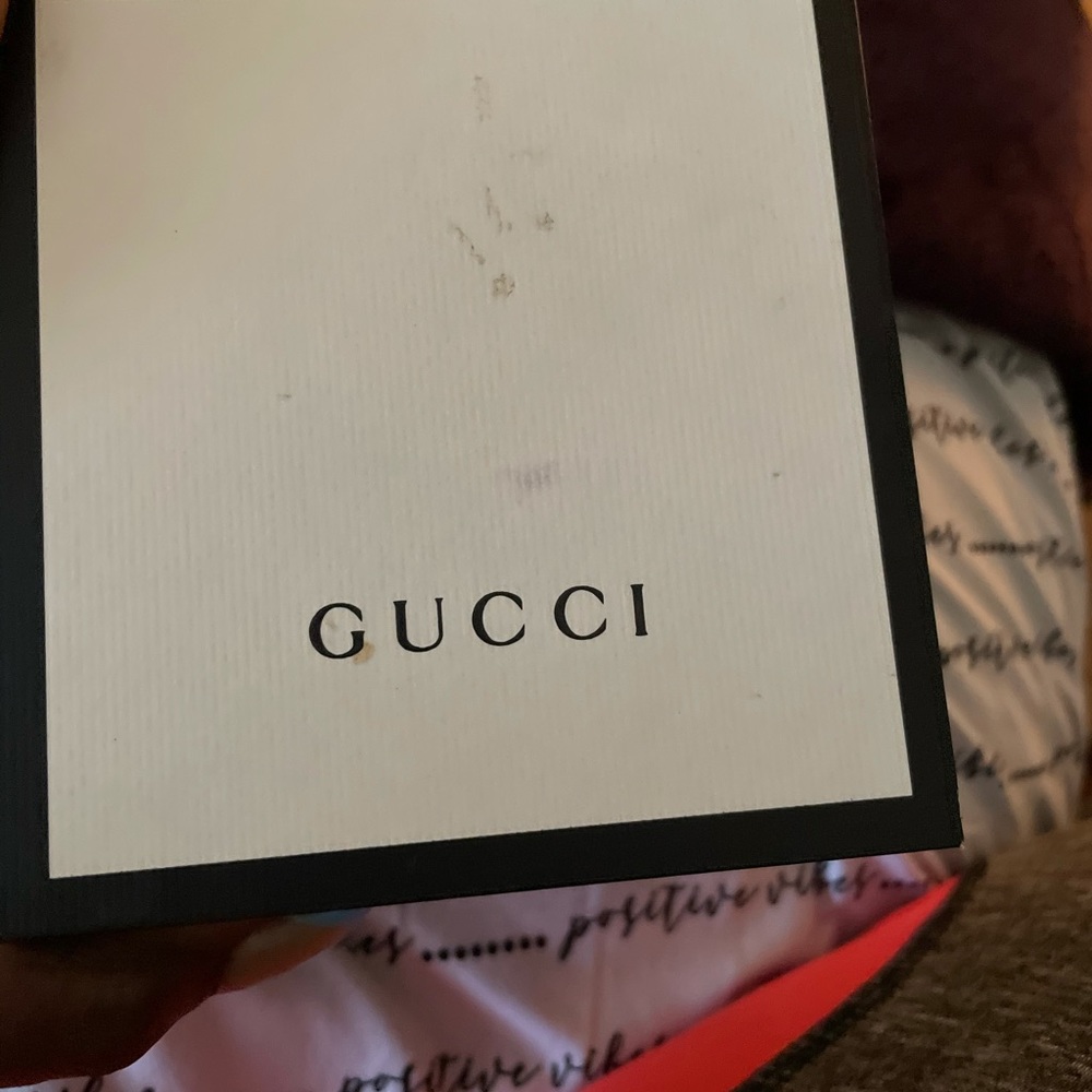 Authentic men  Gucci watch new